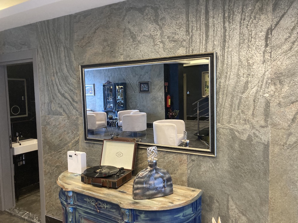 otel iç mekan jerra green ince doğal taş uygulaması